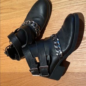Zara boots with chain